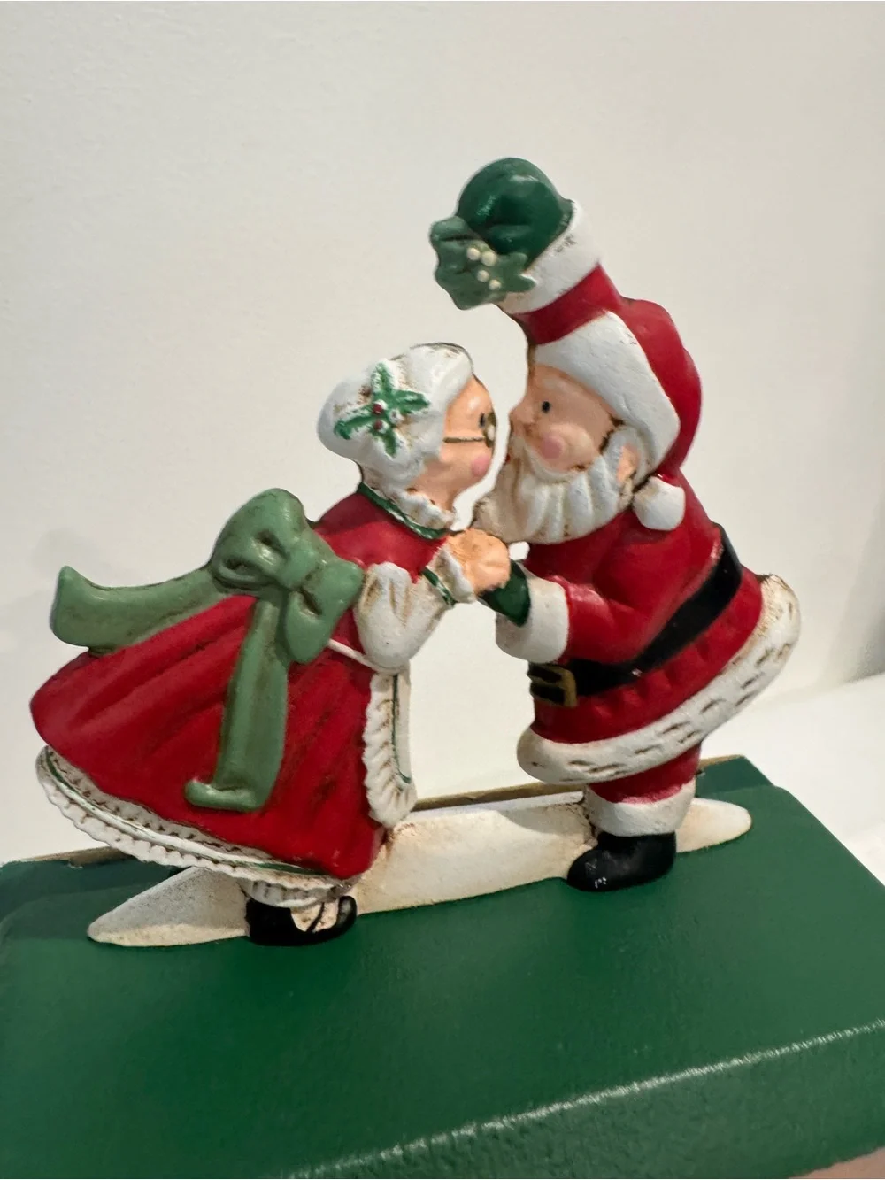 Midwest Santa Mrs Claus Kissing Cast Iron Christmas Double Stocking Holder